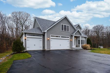 gray-walled-suburban-house-with-white-asphalt-driv-2022-12-22-23-34-52-utc.jpg