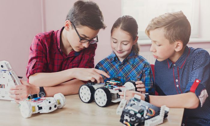 kids learning about robotics