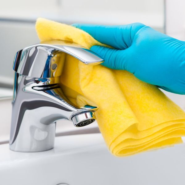cleaning sink faucet