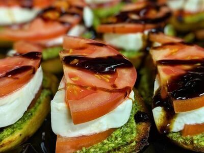 breakfast sandwiches with egg and tomato