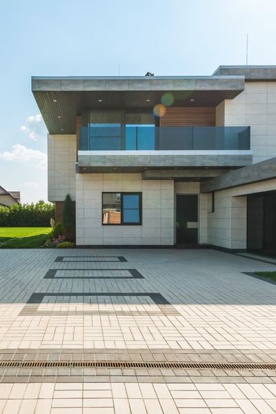 modern house with high end driveway pavers design