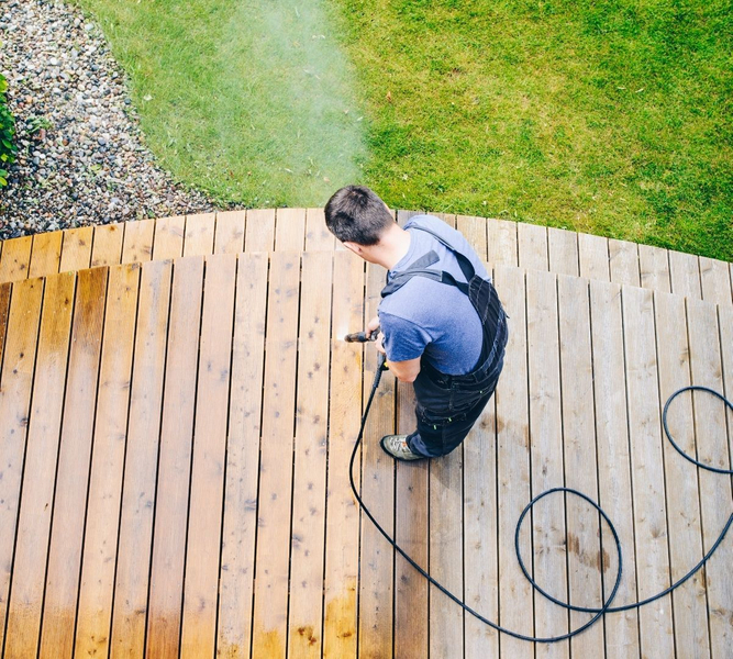 professional power washing deck