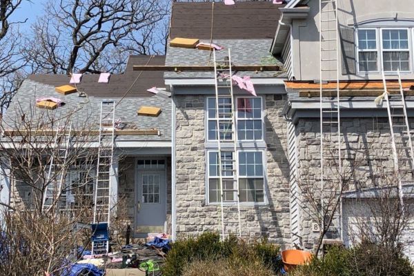 roofers at work