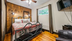 Log Cabin Asheville NC, Log Cabin Motor Court, Cabins Weaverville NC, Asheville Cottages, The Log Cabin Motor Court