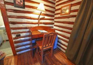 Cabin-5-desk-5b5f848247f5c-1140x803.jpg
