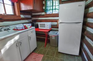 Cabin-8-kitchen-2-5b563bdb452ab-1140x758.jpg