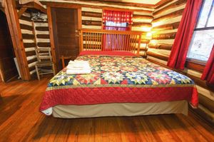 Cabin-8-bedroom-1-5b563bf1e531e-1140x757.jpg
