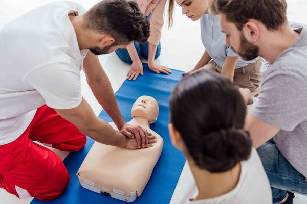 Image of a group practicing CPR with a dummy