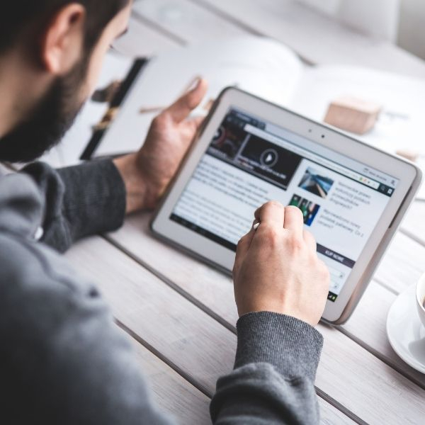 scrolling news on ipad 