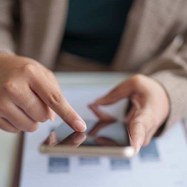 scrolling news sources on phone 