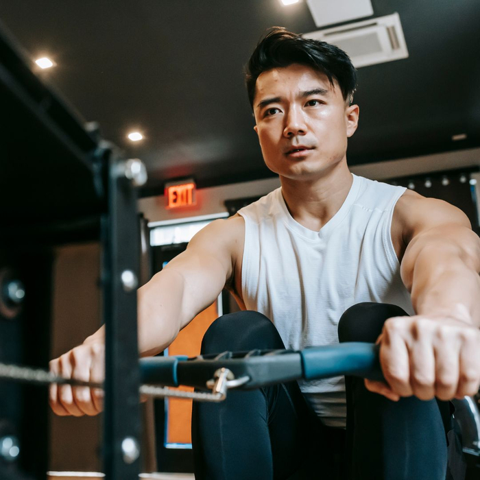 focused man exercising