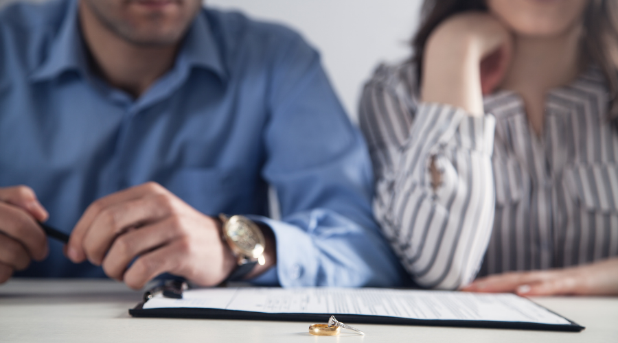 couple getting divorce
