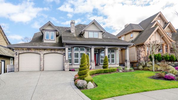 home exterior with fresh landscaping 