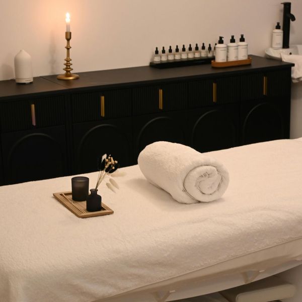 Massage studio decor