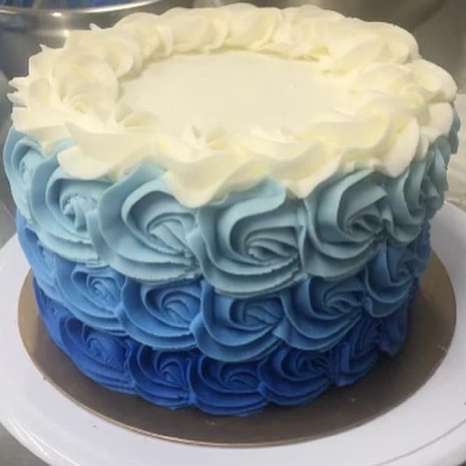 rosette cake blue.jpg