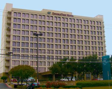 doubletree-hotel-dallas.jpg