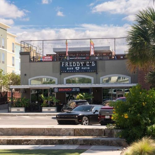 front side of restaurant with parking lot