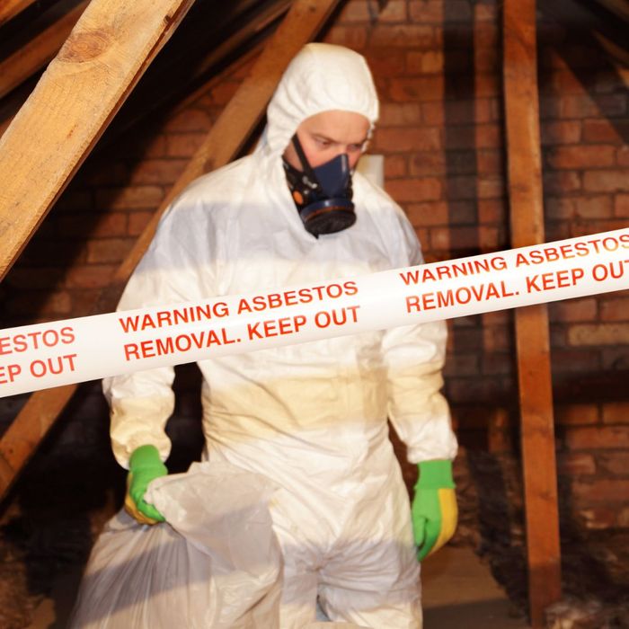 HOW OUR EXPERTS HANDLE ASBESTOS REMOVAL