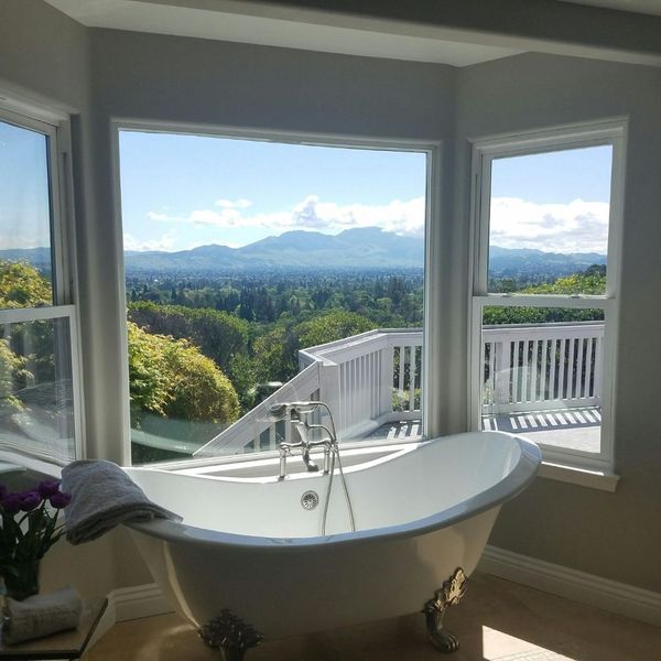 bathroom with clawfoot tub
