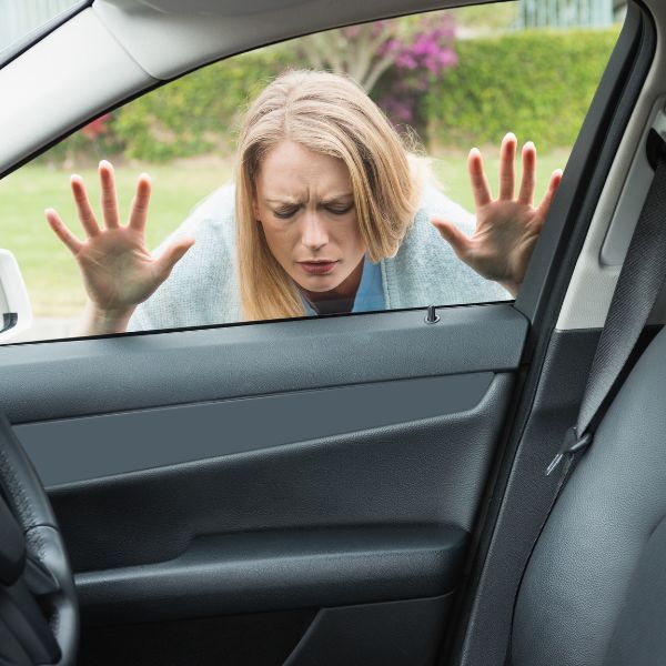 woman looking in lockedcar home2.jpg