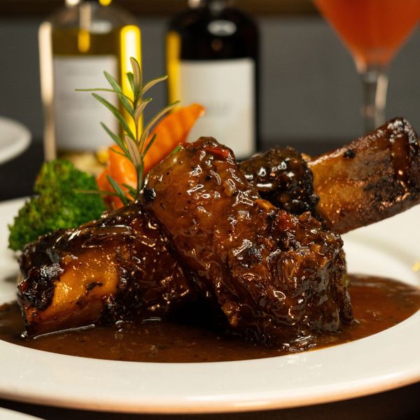 COSTOLLETE DI MANZO AL OPORTO.jpg