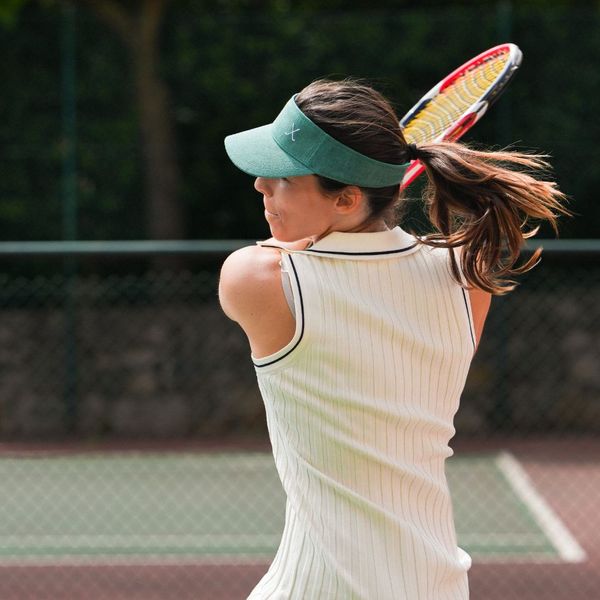 woman playing tennis