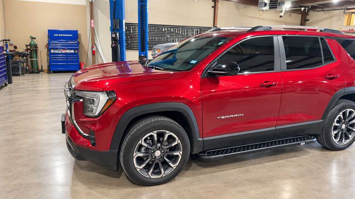 SUV-with-tinted-wondows-and-running-boards.jpg