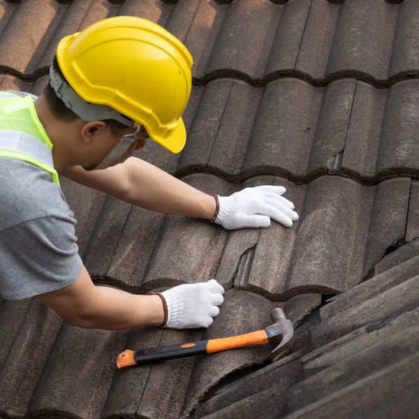 fixing roof shingle