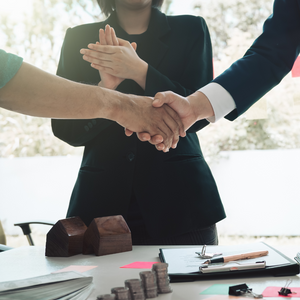 Hand shake.png