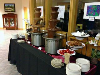 Chocolate-Fountain-2-WEB-170127-588b70eab8db6.jpg