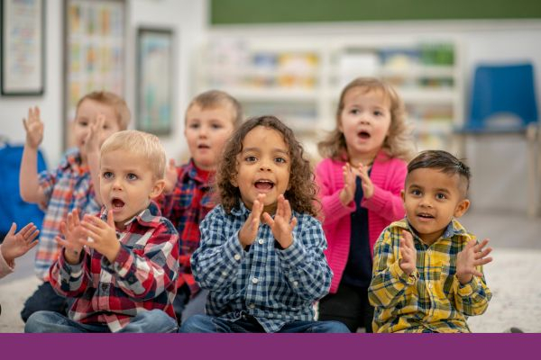 toddlers in class clapping