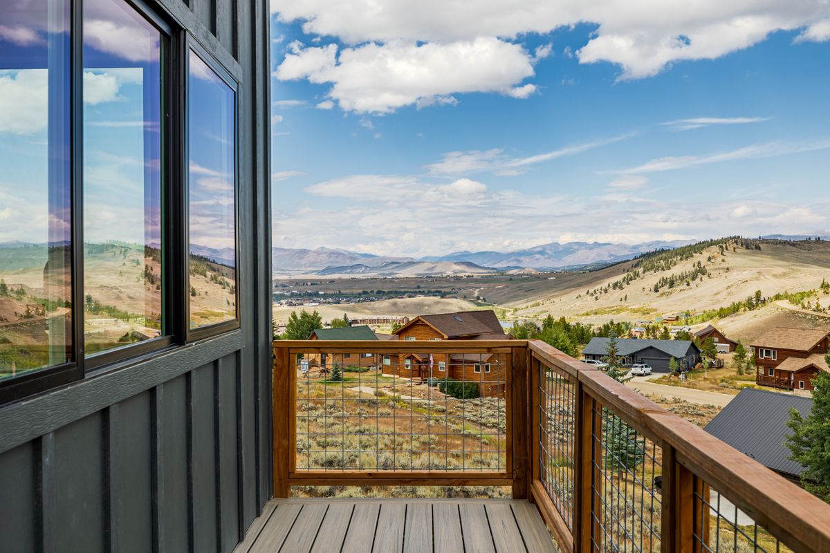 68b31b_70 Deer Trail.jpg