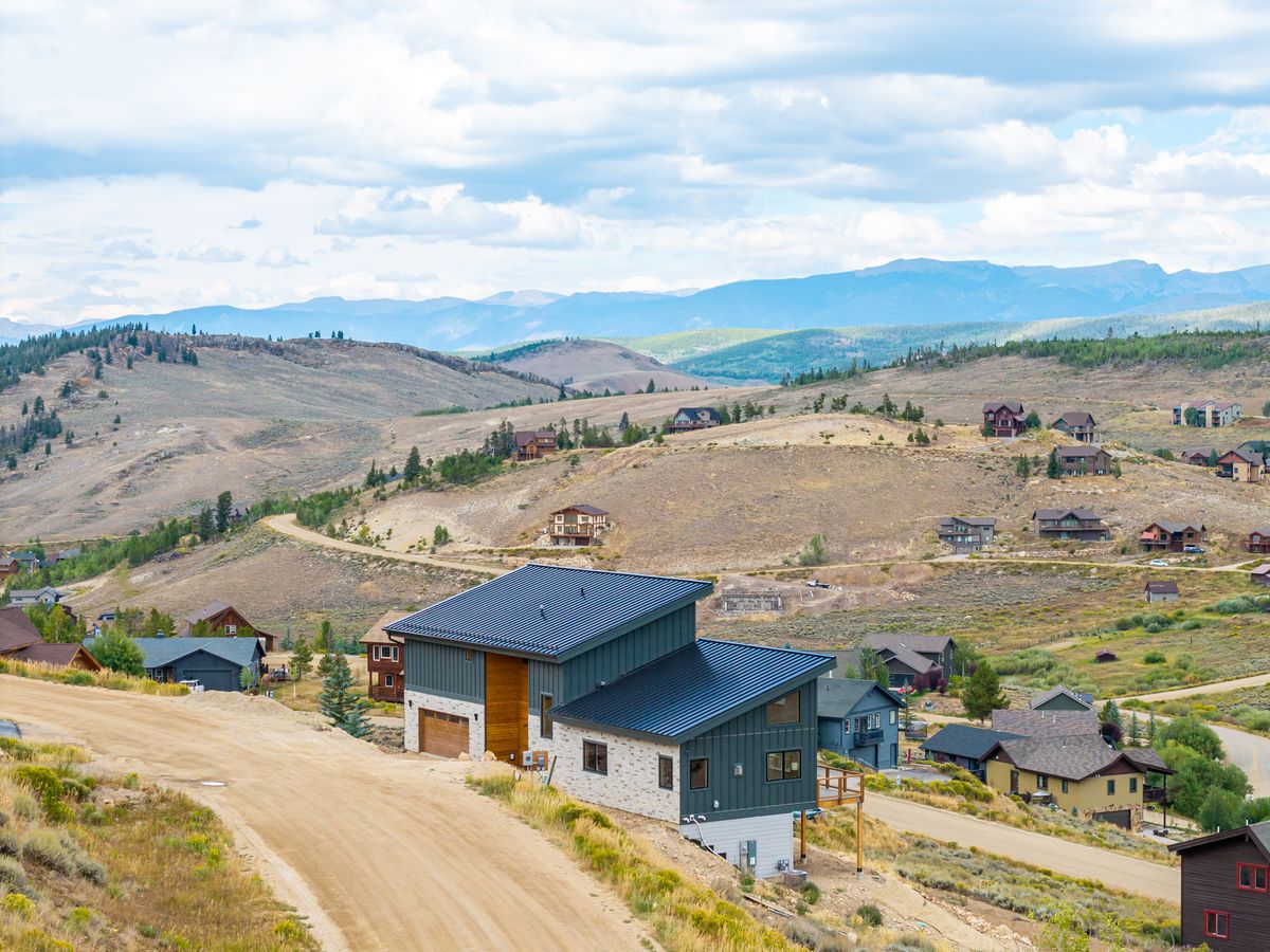 68b31b_82 Deer Trail.jpg