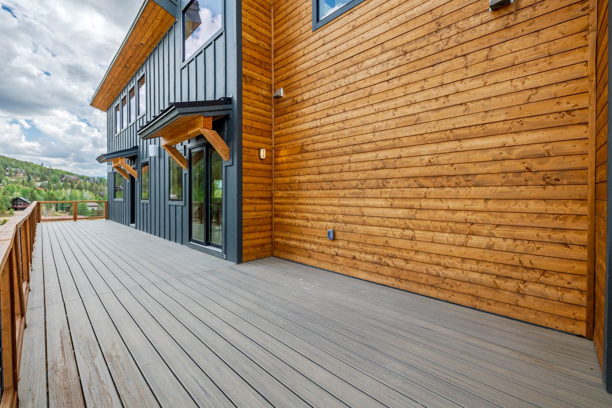 68b31b_73 Deer Trail.jpg