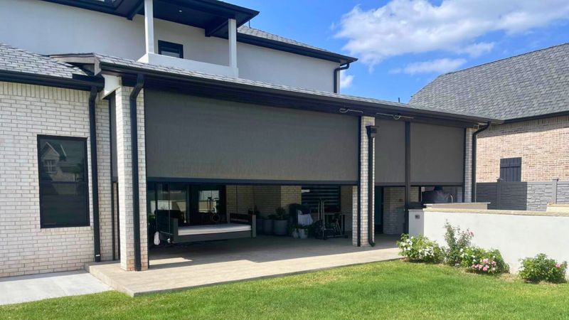 The Convenience of Retractable Screens for Your Patio Space-hero.jpg