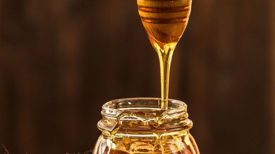 gourmet appearance of honey dripping