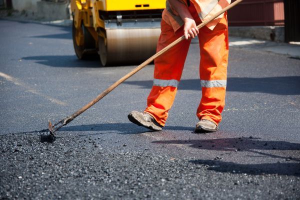 Asphalt Sealcoating Image 4.jpg