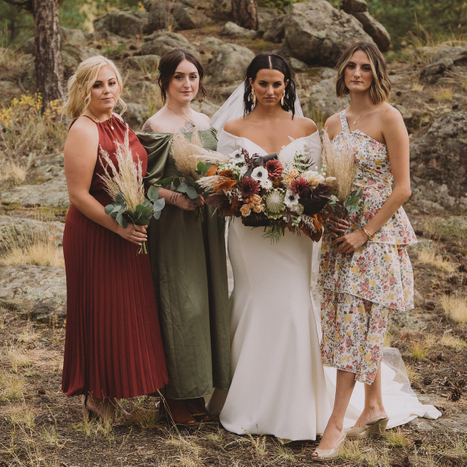 A bride and her ladies with a stunning bouquet.