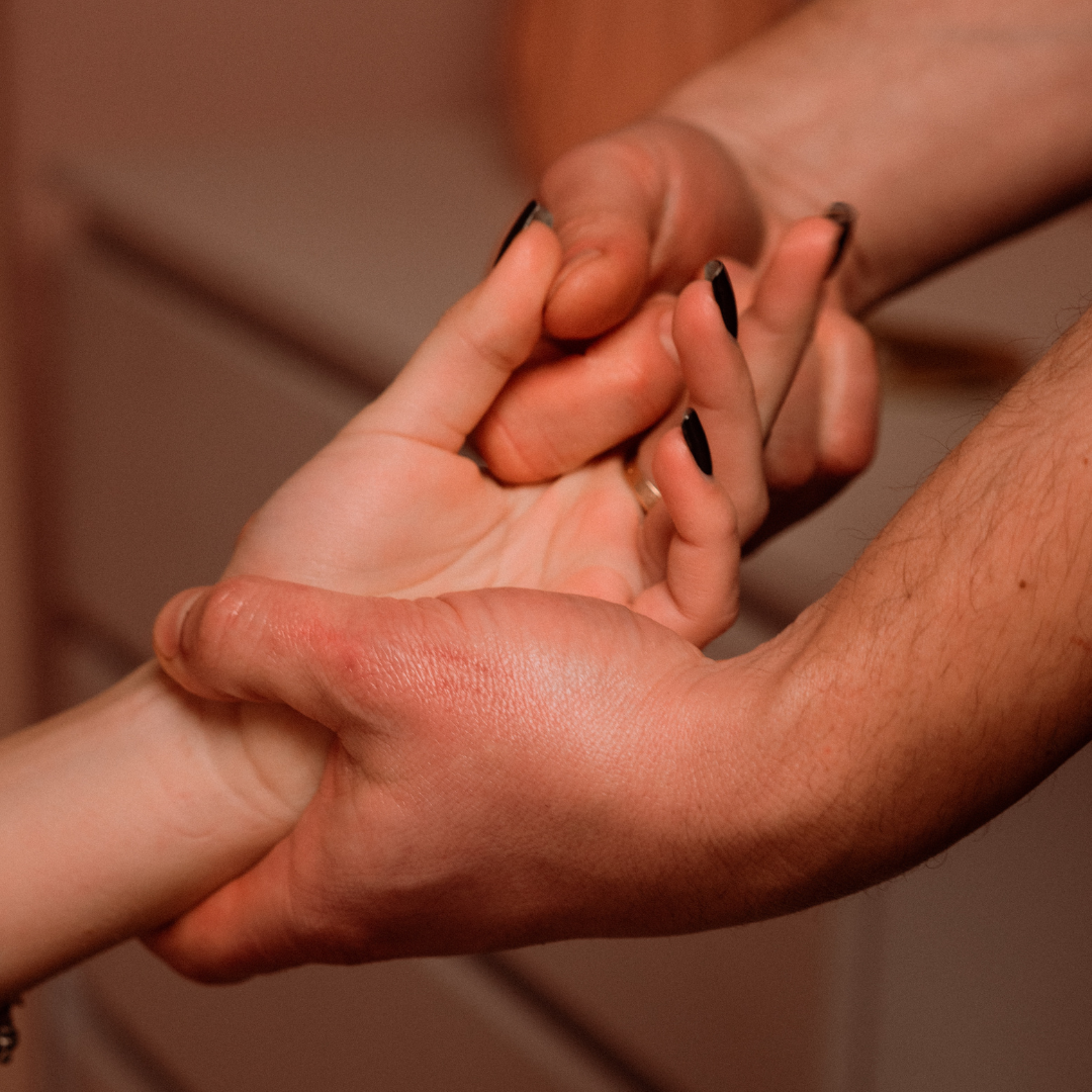 Massage & Mindfulness_ How a Couple%E2%80%99s Massage Can Help You De-Stress Together2.png