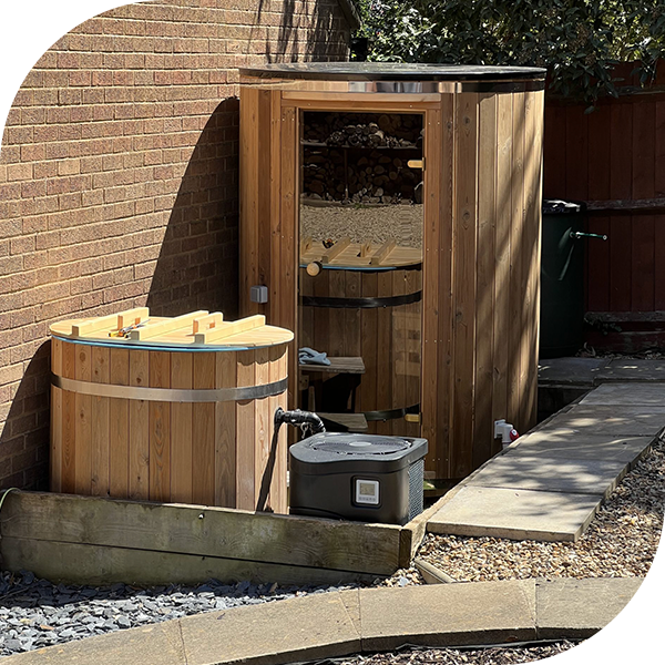 Outdoor ice plunge bath Outdoor ice plunge bath
