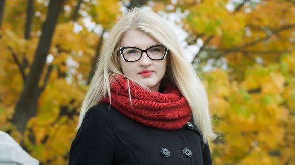 woman wearing cat eye glasses