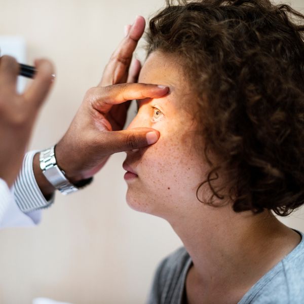 image of an eye light test