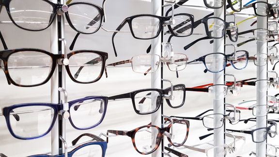 M12427 - Blog - Why Clients Love Visions Optique - Featured Image.jpg