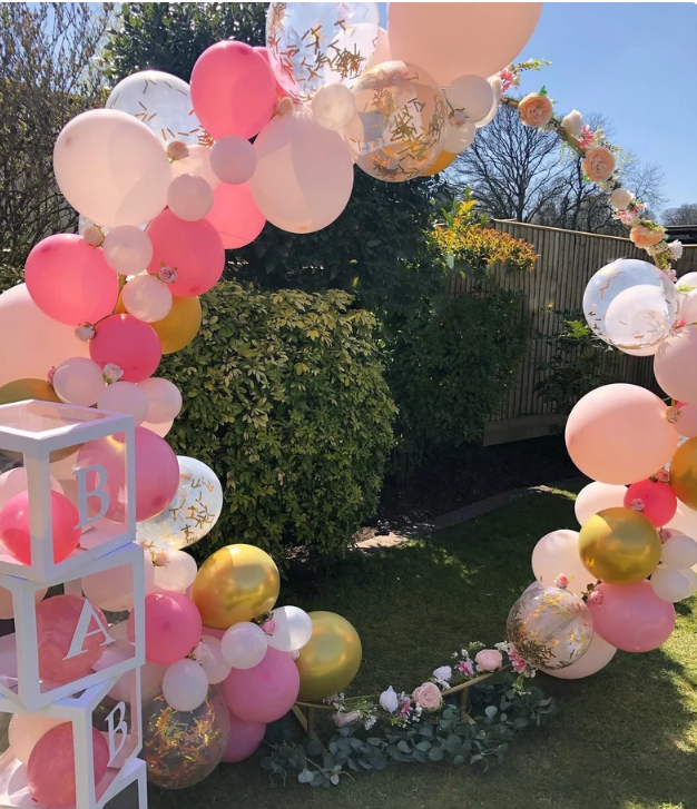 organic garland with circle arch and florals