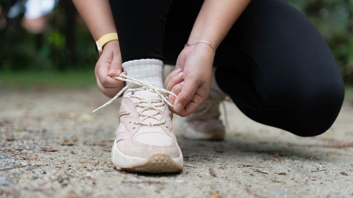 tying shoe for a run