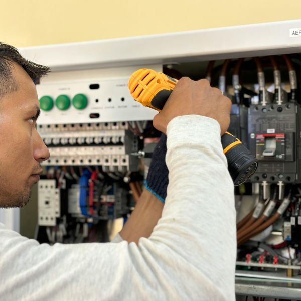 How to Handle Electrical Emergencies Before Help Arrives 2.jpg