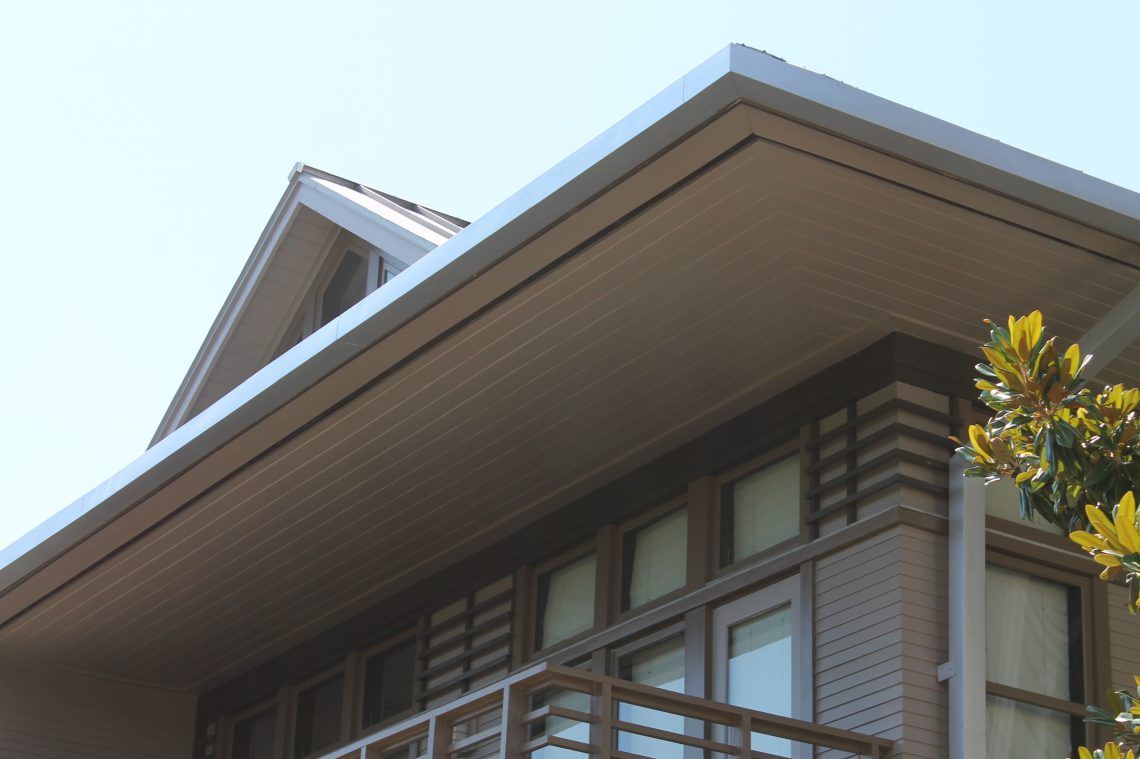 White Seamless Gutters