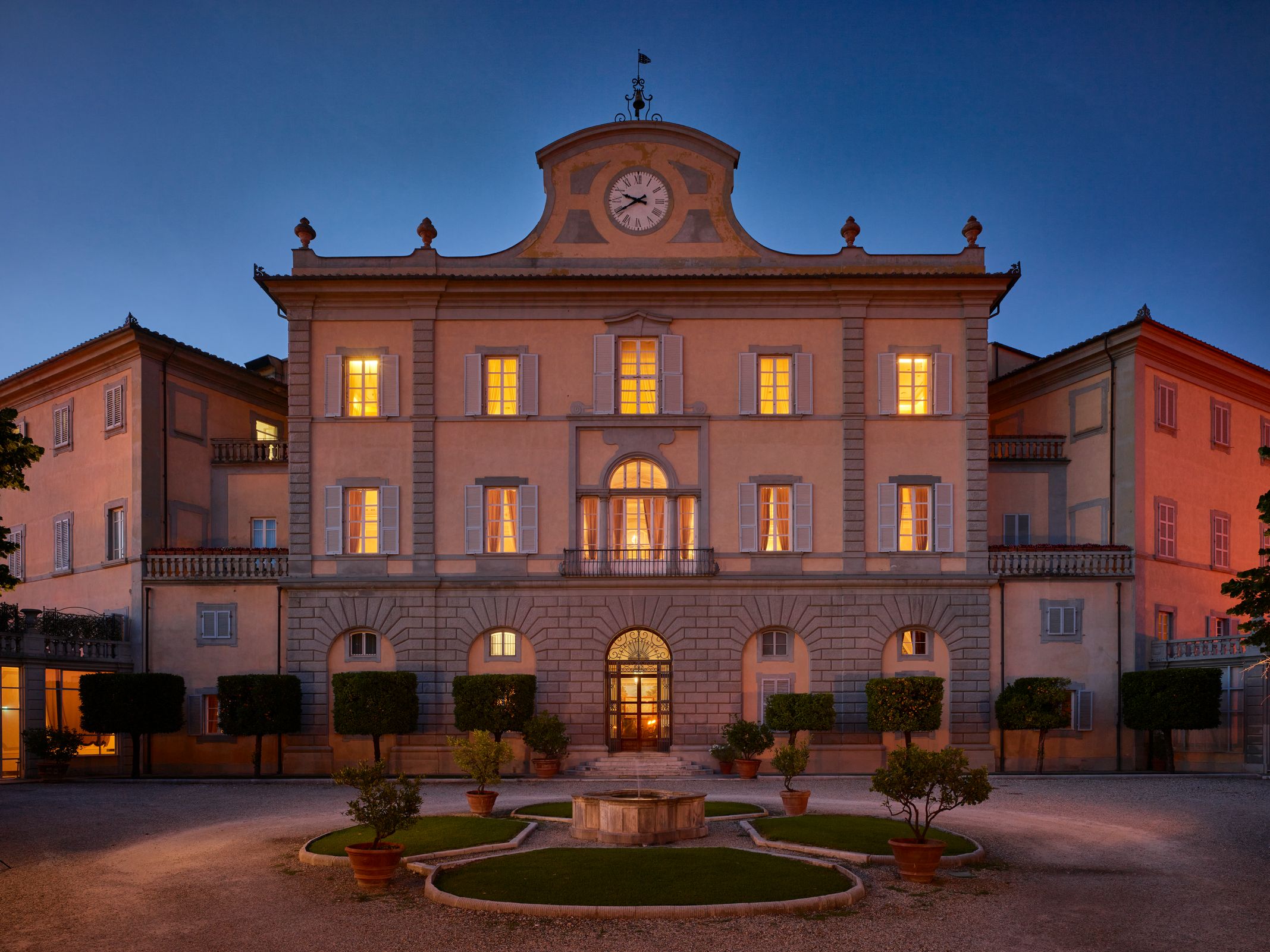 Bagni di Pisa_Facade by Night.jpg