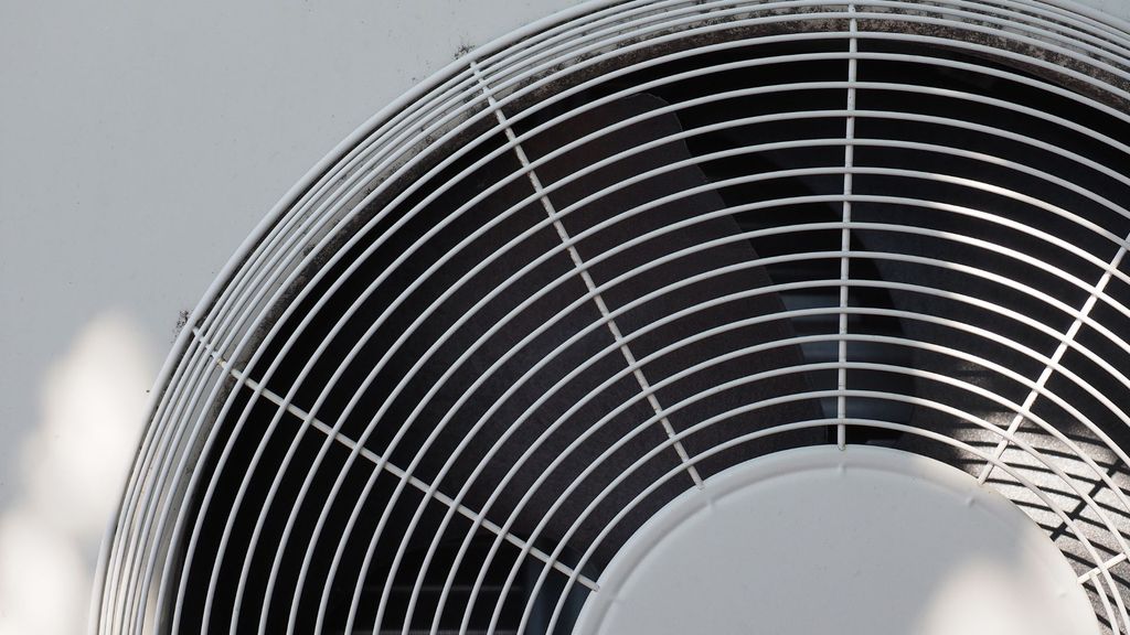 4 Reasons to Hire Air Conditioning Repair Services