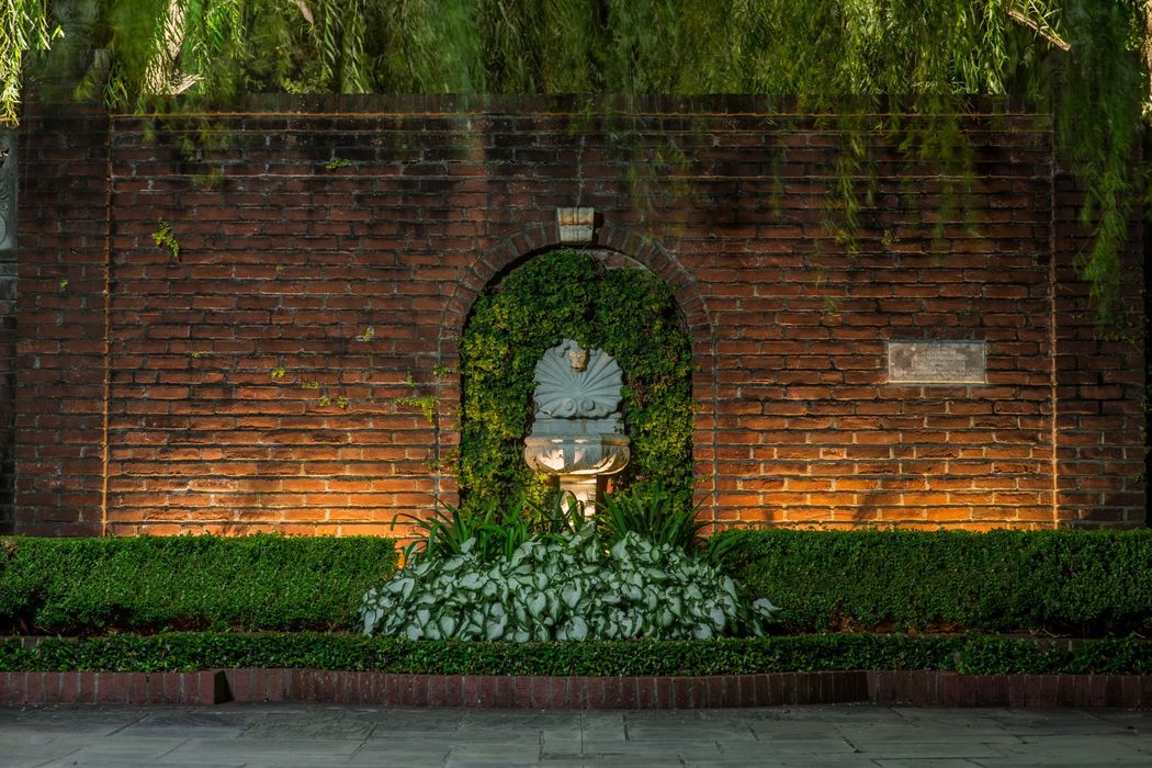 Landscape lighting expert River Oaks Houston Texas